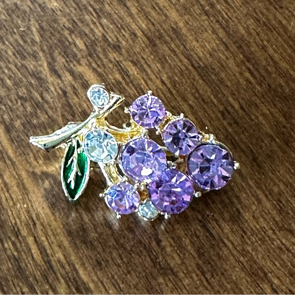 NWOT - Elegant Purple and Gold Grape Cluster Brooch - Picture 9 of 13